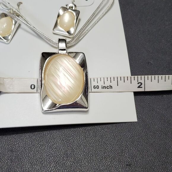 Signature NYC silver tone shimmery stone matching earring and necklace set - Picture 9 of 13